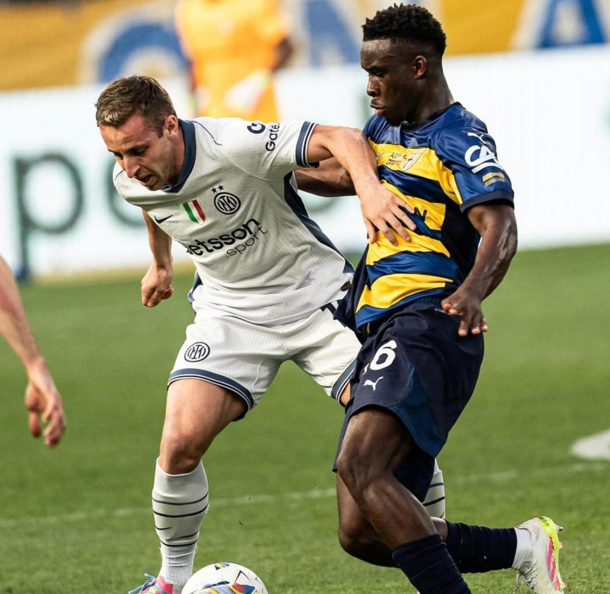 包含世俱杯转会风云：上海申花盯上锋线强援，布伦森或成交易筹码的词条